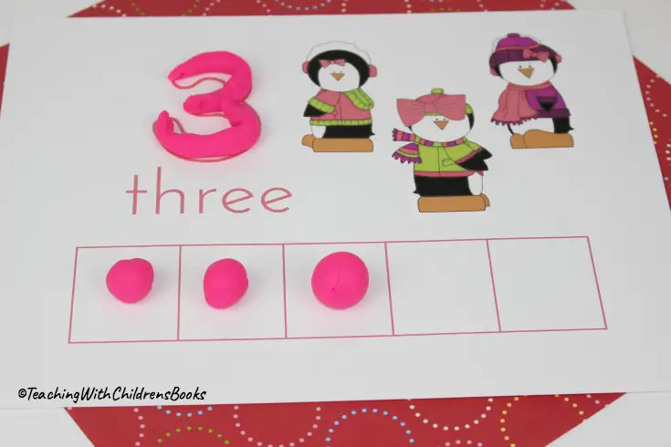 Preschoolers will love counting with five Christmas penguins! These preschool counting mats are great practice for early math fun.